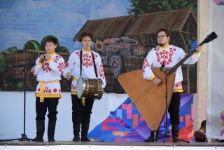 Праздничный концерт участников Всероссийской детской фольклориады прошел в Новочебоксарске фото 17