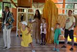 Экспериментальный театр показал спектакль детям из ДНР и ЛНР фото 7
